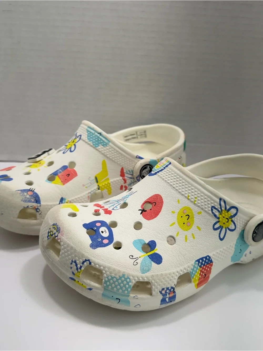 Crocs Kids' Classic Doodle Print Clogs, White & Multicolor Whimsical Pattern J1